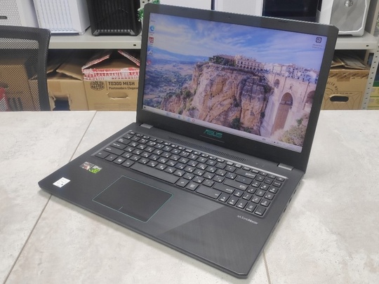 15.6" Игровой ноутбук Asus YX570Z