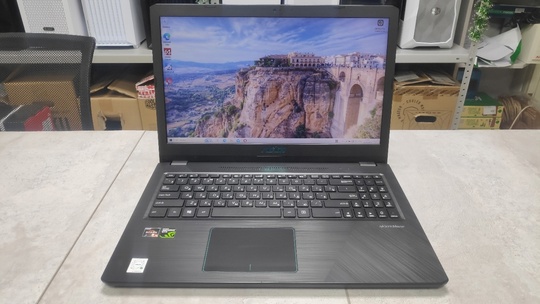 15.6" Игровой ноутбук Asus YX570Z (1)