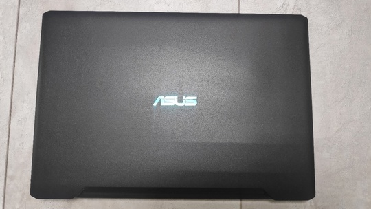15.6" Игровой ноутбук Asus YX570Z (3)