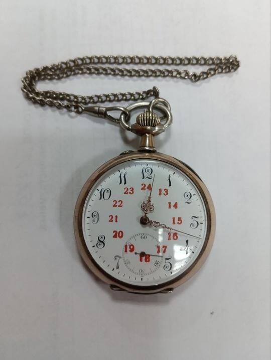 Продам изделия из серебра(часы, стопки,