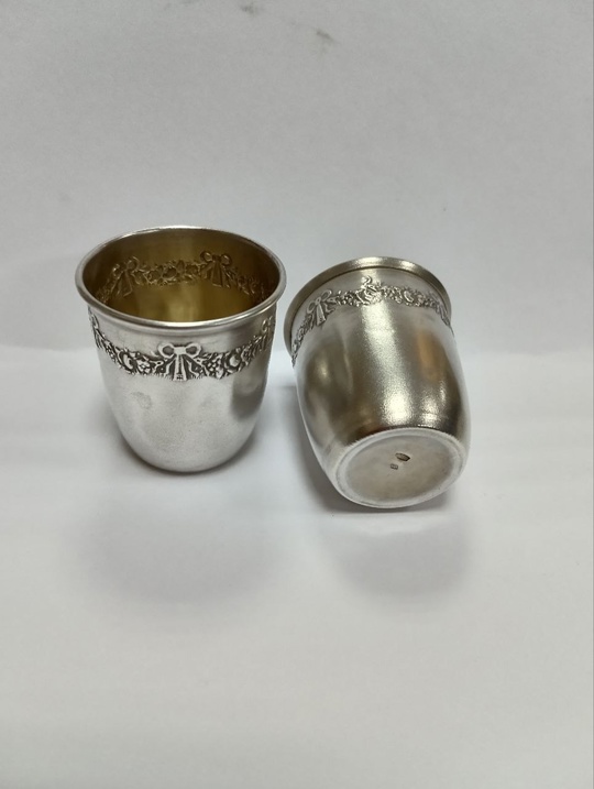 Продам изделия из серебра(часы, стопки, (2)
