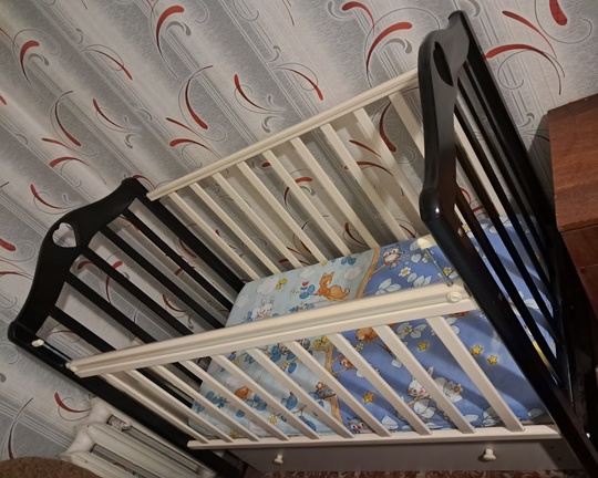 Продам кровать с маятником 120×60,