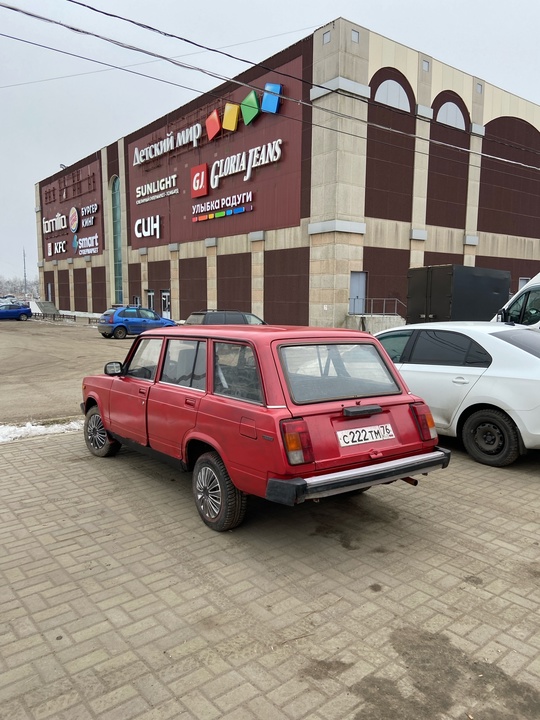Продам ваз 2104 
мотор работает (2)