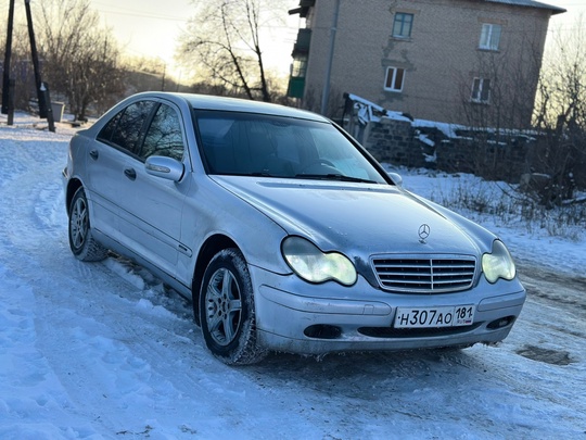 Продам Mercedes-Benz C-класс 2001 года (2)