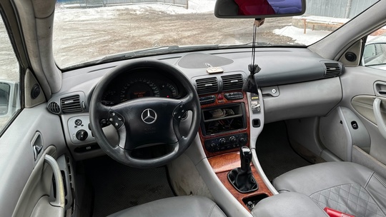 Продам Mercedes-Benz C-класс 2001 года (5)
