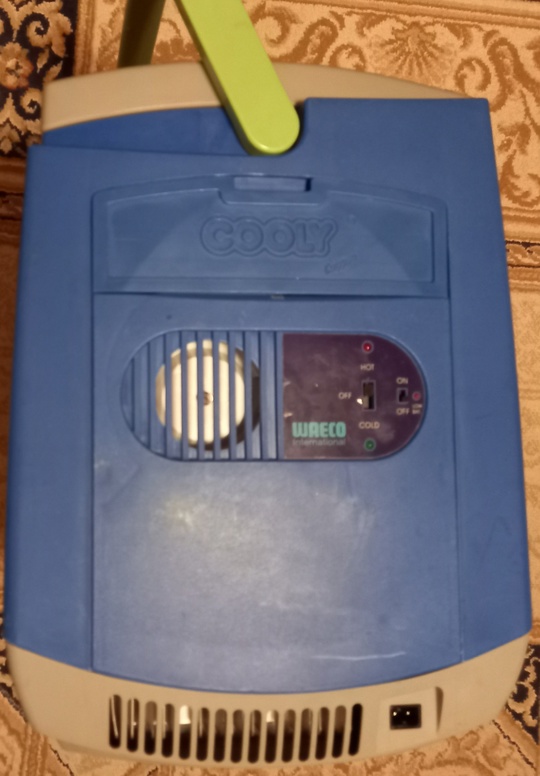 1. Автомобильный туристический холодильник
COOLY, MODEL: (4)