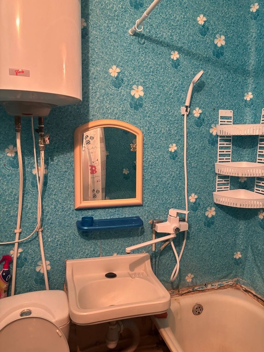 Продам 1квартиру.
Юбилейный
Ул.Ленина 4эт 5эт
Площадь 33м2
Удобное (5)