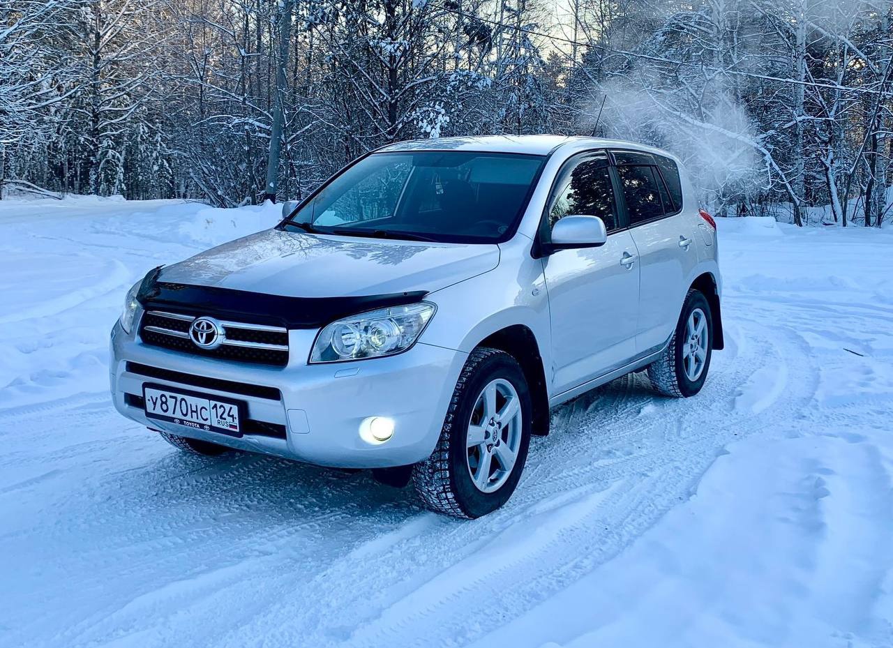 Toyota RAV4  2006 г
2.0 (1)