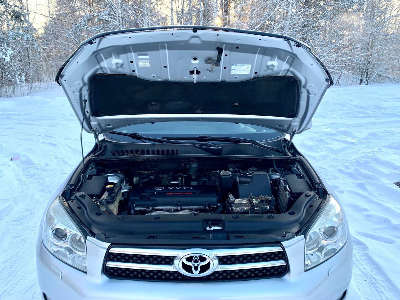 Toyota RAV4  2006 г
2.0 (4)