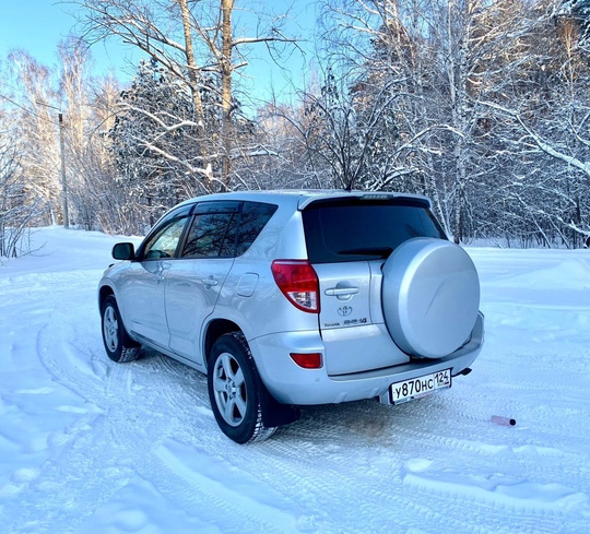 Toyota RAV4  2006 г
2.0 (7)