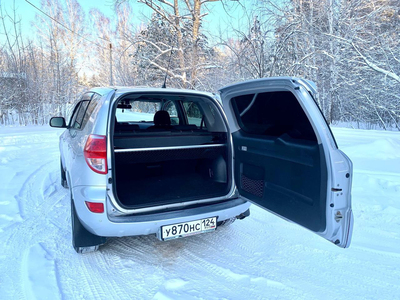 Toyota RAV4  2006 г
2.0 (8)
