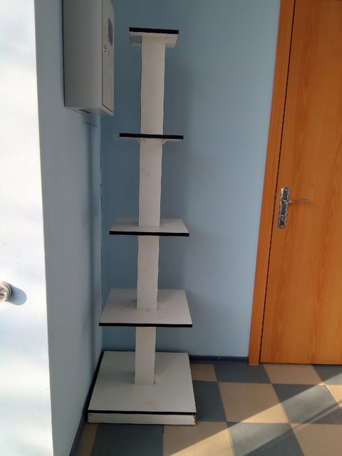 Продам стэнд. Высота 174 см. (1)