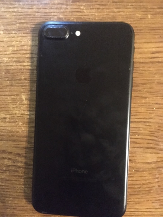 Продам iPhone 7+ в хорошем (1)