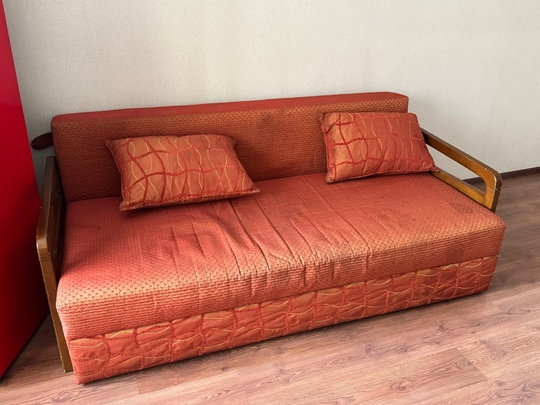 Продам диван - 3000 руб
+79592959581 (1)