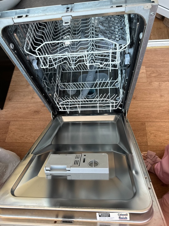 Продам посудомоечную машину б/у 

Hotpoint-Ariston