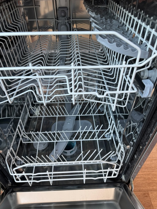Продам посудомоечную машину б/у 

Hotpoint-Ariston (1)