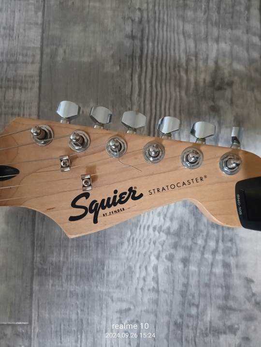Продам электрогитару Squire by Fender (2)
