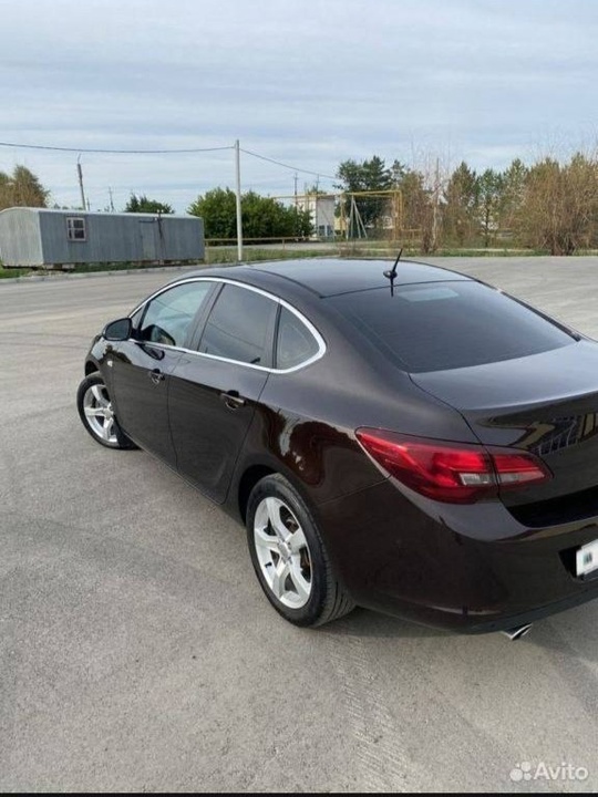 Продам автомобиль Opel Astra 2015 (2)