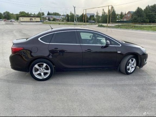 Продам автомобиль Opel Astra 2015 (3)