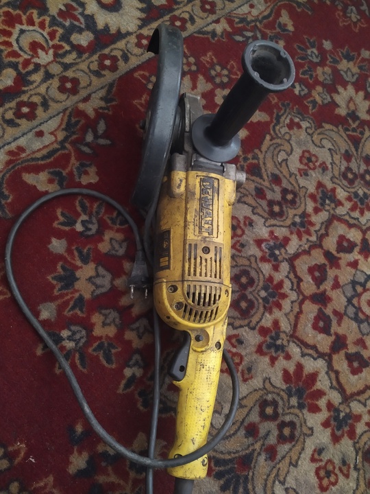 Угловая шлифмашина DEWALT DWE492, 2200