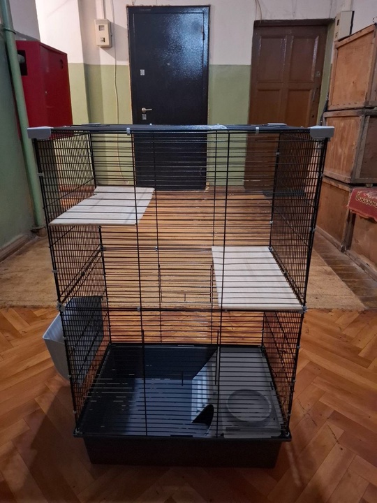 Продам большую клетку для грызунов.В