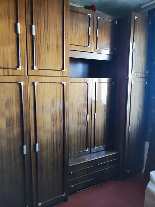 Продам стенку . 
Цена 5 (3)