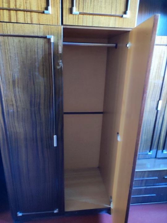 Продам стенку . 
Цена 5 (4)