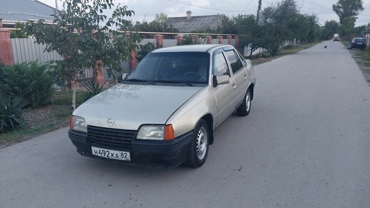 Продам машину опель кадет, двигатель