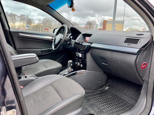 Opel Astra H. 
2008 год. (3)