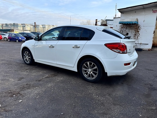 Chevrolet Cruze ( автомат )
Год (1)