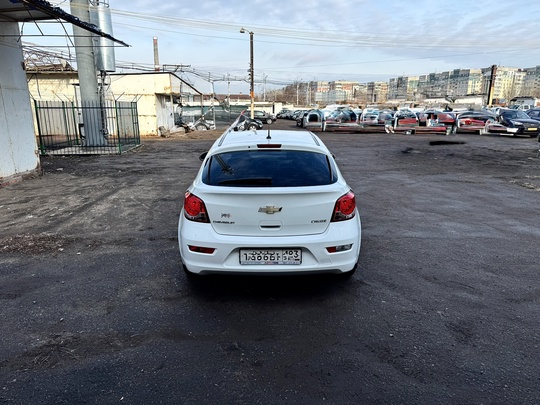 Chevrolet Cruze ( автомат )
Год (2)