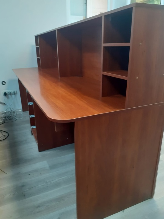 Срочно!

Продам столы для офиса – (1)