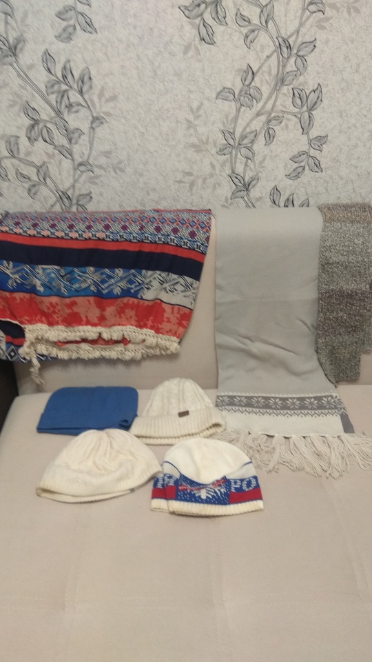 Отдам даром женские вещи:юбки, платье, (3)
