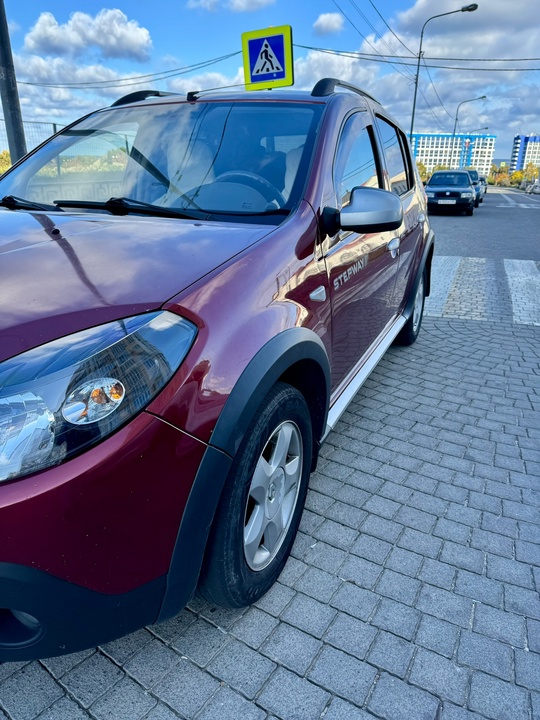 Renault Sandero Stepway 2012 г
Пробег: (4)