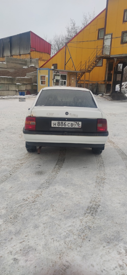 90000
1992 год.
1.8 (90л.с)
АКПП.
На полном ходу.
Резина (3)