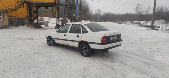 90000
1992 год.
1.8 (90л.с)
АКПП.
На полном ходу.
Резина (4)