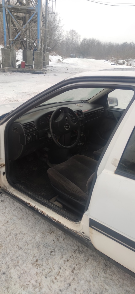 90000
1992 год.
1.8 (90л.с)
АКПП.
На полном ходу.
Резина (7)