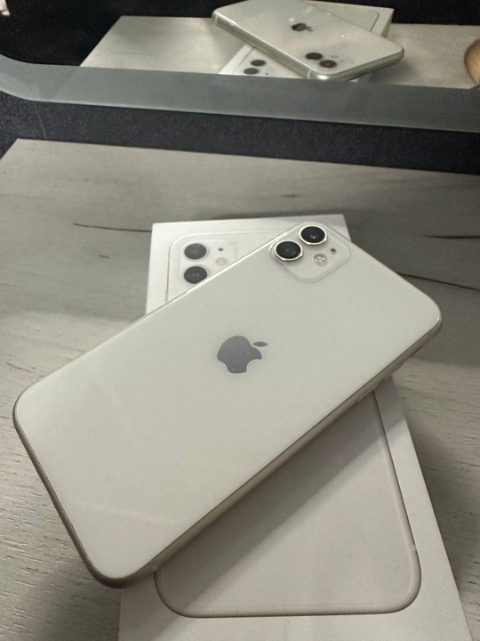 iPhone 11 на 64гб
Оригинальный, не