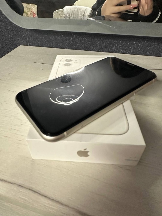iPhone 11 на 64гб
Оригинальный, не (1)