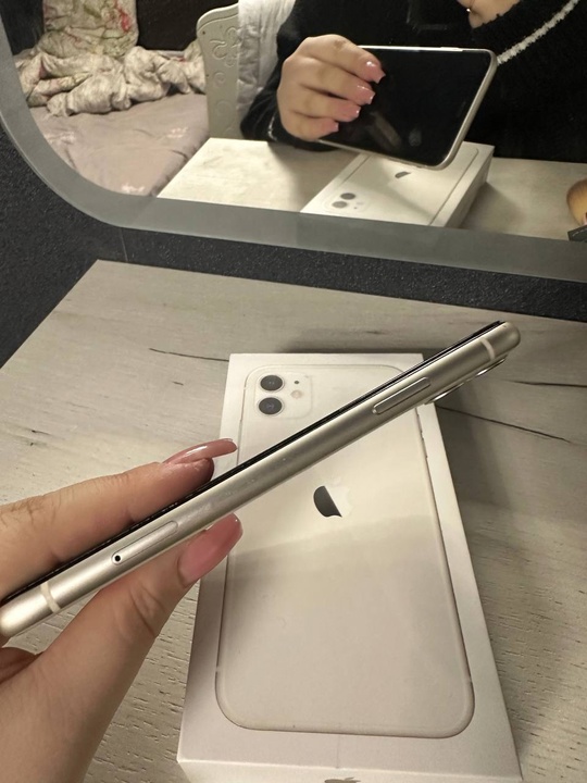 iPhone 11 на 64гб
Оригинальный, не (3)