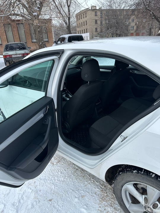 SKODA OCTAVIA A7 2014 года.
Один (7)