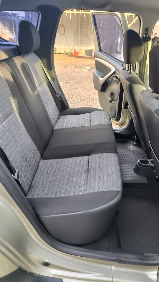 Renault Duster
Год 2013

Двигатель бензин
Объём  (6)