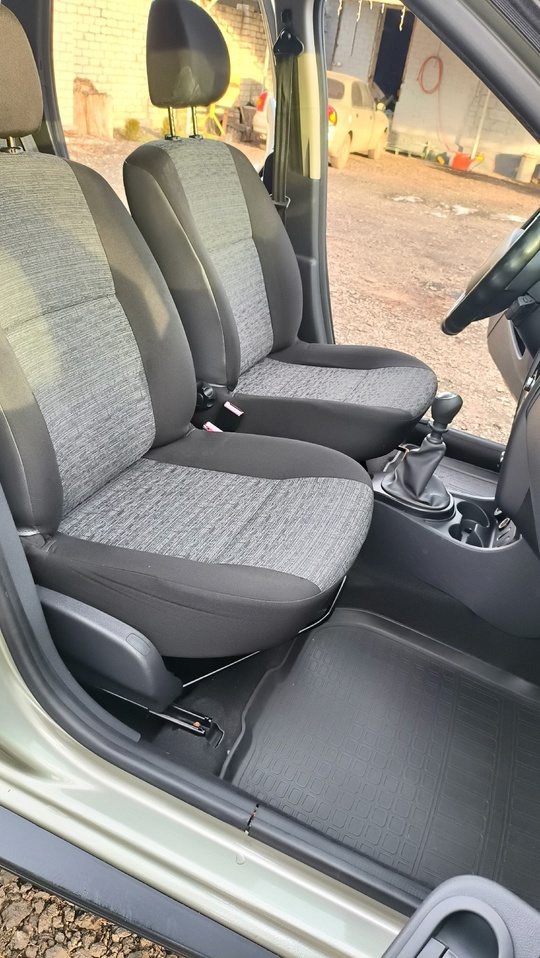 Renault Duster
Год 2013

Двигатель бензин
Объём  (7)