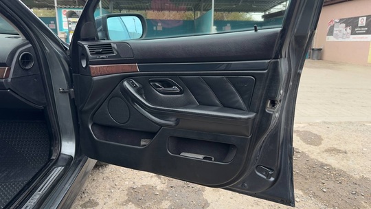 BMW E39 рестайлинг 2.2 AT (3)