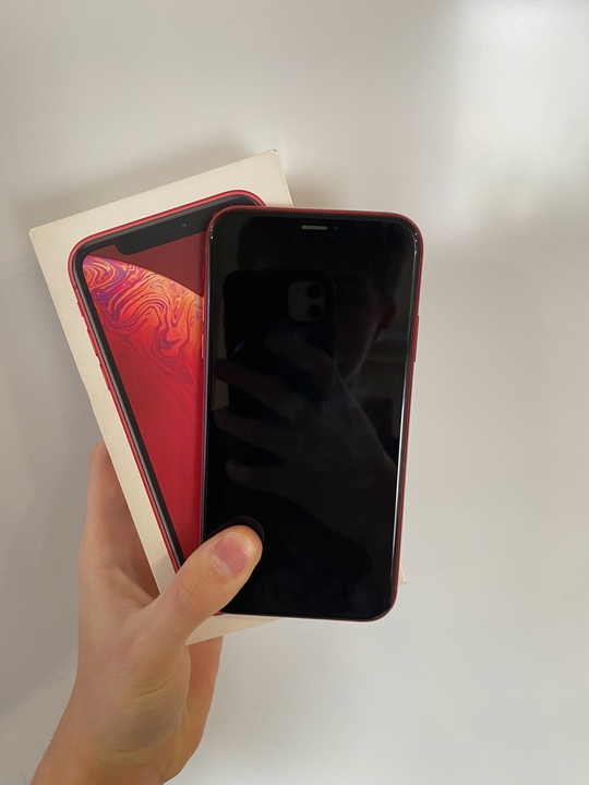 Продам iPhone XR/64 gb 
Телефон