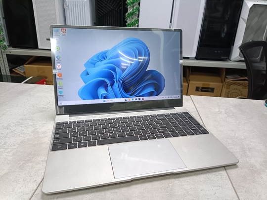 Новый 15.6" Ноутбук Azerty RB-1554