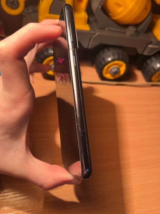 Samsung S21 8/128, есть тертости (2)