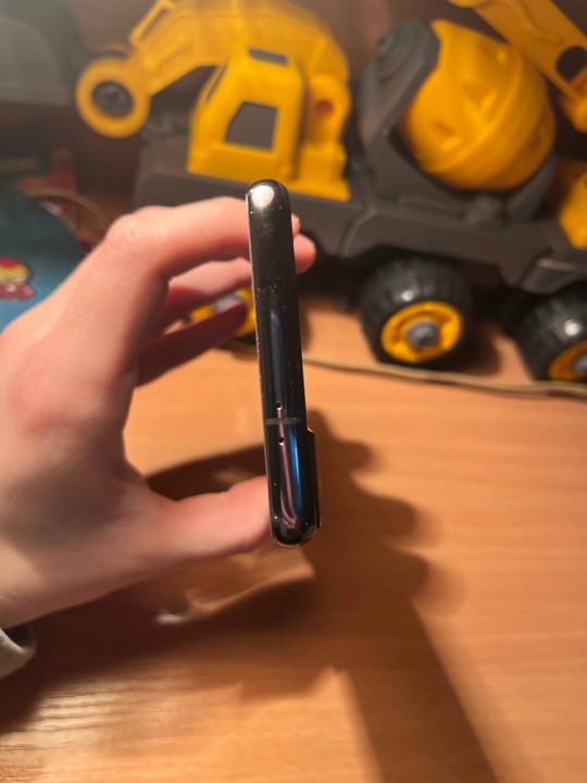 Samsung S21 8/128, есть тертости (3)