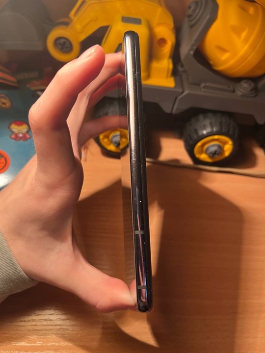 Samsung S21 8/128, есть тертости (4)