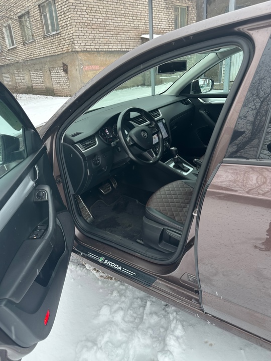 ПРОДАМ SKODA OCTAVIA 
2015 года!
Коробка (7)